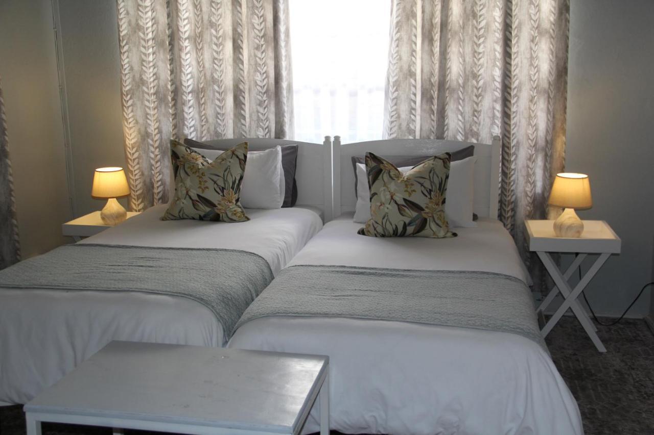 @Karoo Guesthouse Храфф-Рейнет Экстерьер фото