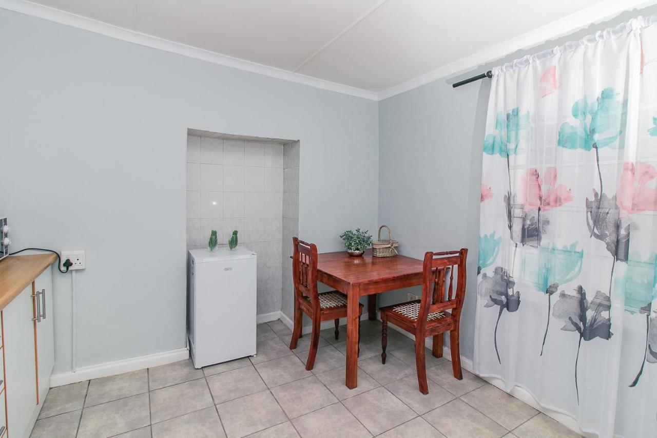 @Karoo Guesthouse Храфф-Рейнет Экстерьер фото